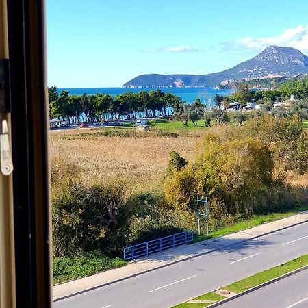 Aleksandar First Sea Line Apartment بار المظهر الخارجي الصورة