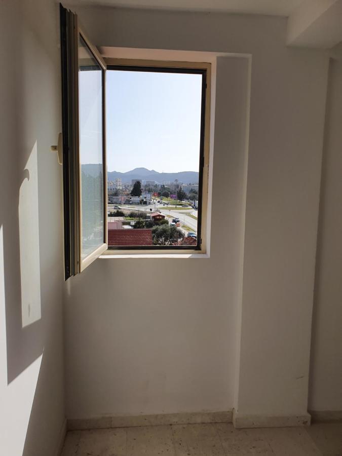 Aleksandar First Sea Line Apartment بار المظهر الخارجي الصورة
