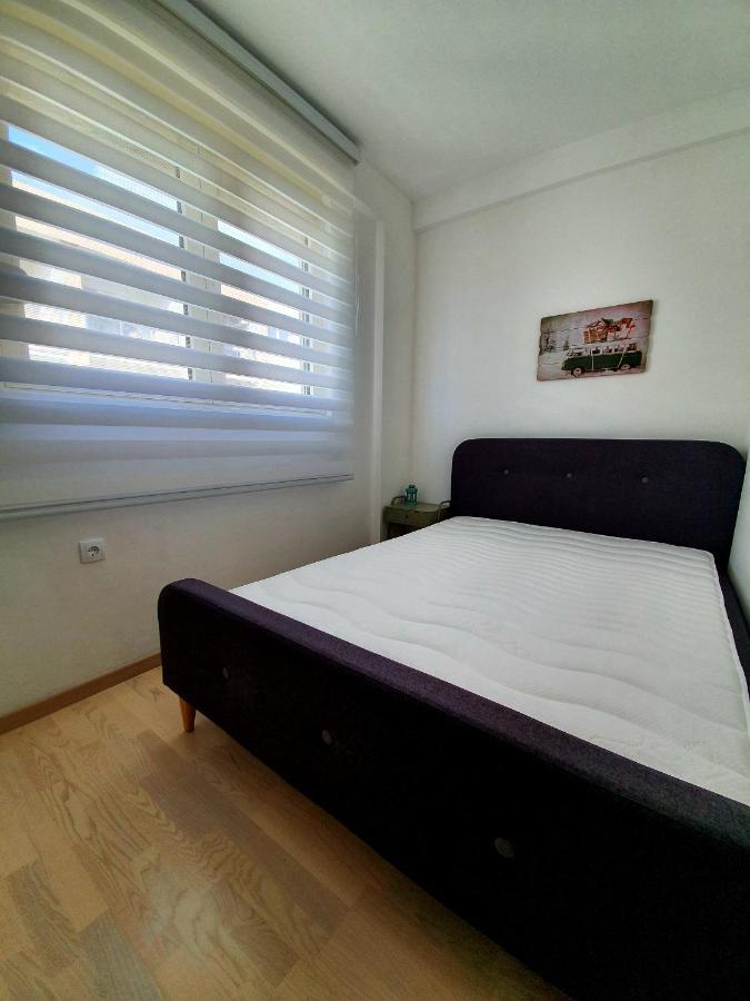 Aleksandar First Sea Line Apartment بار المظهر الخارجي الصورة