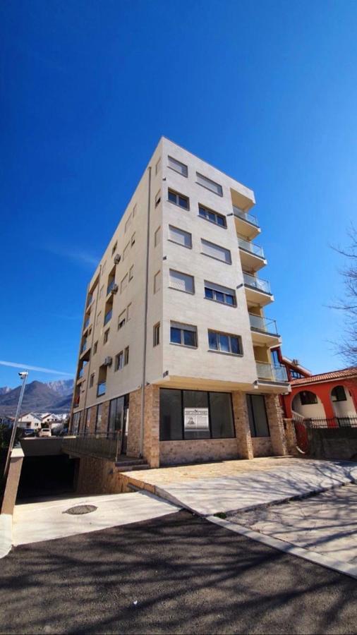Aleksandar First Sea Line Apartment بار المظهر الخارجي الصورة