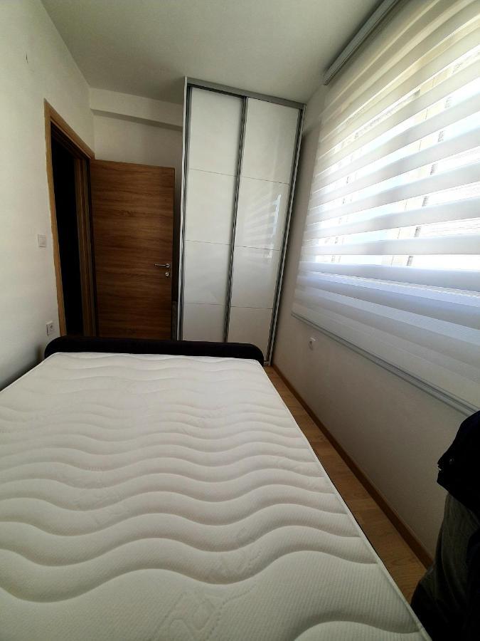 Aleksandar First Sea Line Apartment بار المظهر الخارجي الصورة