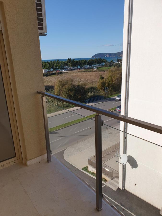 Aleksandar First Sea Line Apartment بار المظهر الخارجي الصورة